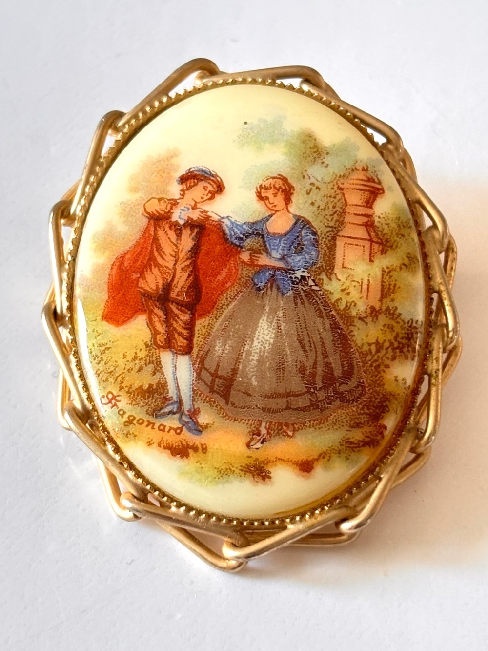 Fragonard Victorian porcelain gold tone brooch
